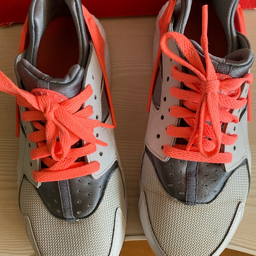 Running Sneakers - Picture 2 of 5